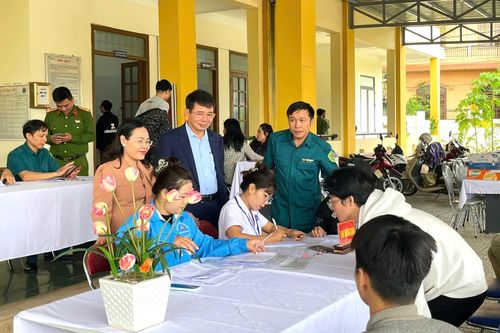 Phường Đồng Hới: Trên 300 công dân tham gia khám sơ tuyển nghĩa vụ quân sự và nghĩa vụ công an nhân dân