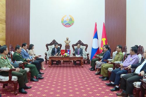 Đoàn đại biểu cấp cao tỉnh Quảng Trị chào xã giao lãnh đạo tỉnh Sê Kông