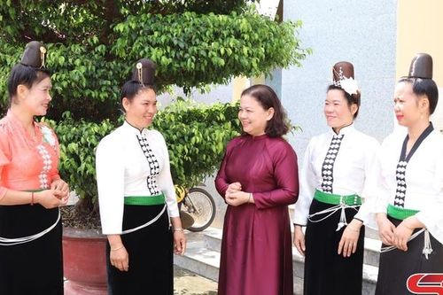 Chú trọng phát triển đảng viên nữ trong các cấp hội
