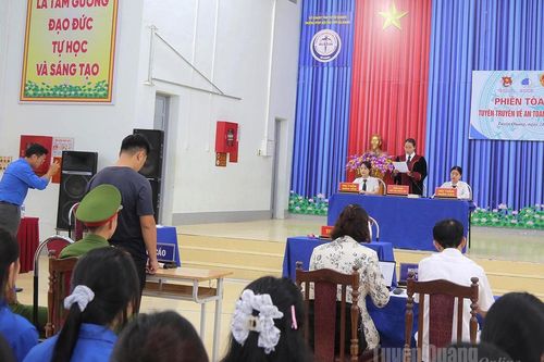 Hơn 1.000 học sinh được tuyên truyền pháp luật với chủ đề 'Hành trình an toàn, kiến tạo tương lai'