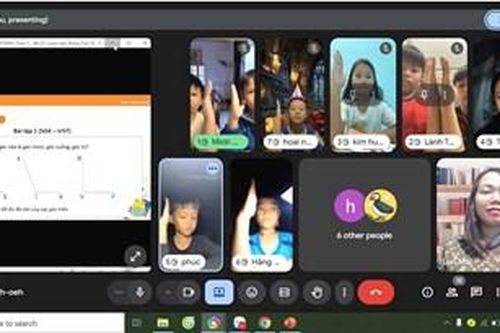 Dạy học online trong mưa lũ