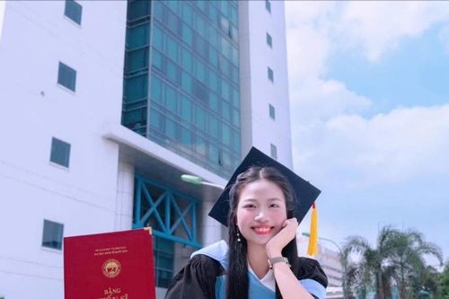 Đại học Kinh tế Quốc dân: Nữ thủ khoa xuất sắc nhận bằng tiến sĩ trước 25 tuổi