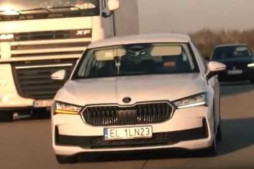 Mẫu xe di chuyển được 2.831 km với 1 bình dầu diesel