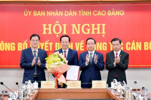 Công bố Quyết định của Thủ tướng Chính phủ phê chuẩn kết quả bầu chức vụ Phó Chủ tịch UBND tỉnh
