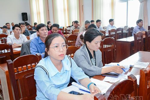 Nâng cao năng lực cán bộ cơ sở về công tác dân tộc