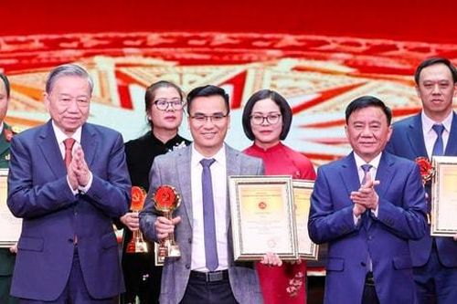 Kỷ niệm 68 năm Ngày Báo Hànôịmới xuất bản số hằng ngày đầu tiên (24/10/1957 - 24/10/2025) Xứng đáng là tờ báo Anh hùng của Thủ đô Anh hùng
