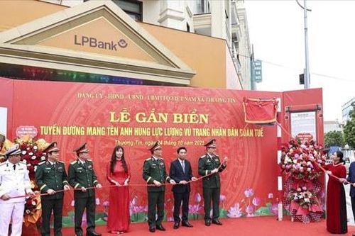 Xã Thường Tín gắn biển đường Lê Công Hành và đường Doãn Tuế