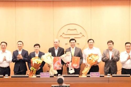 Đảng ủy UBND thành phố Hà Nội tiếp nhận 4 đảng bộ cấp trên cơ sở