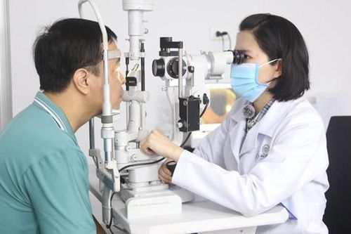 Nam bệnh nhân 44 tuổi ở Ninh Bình bị pháo nổ trúng mắt đã tìm lại được thị lực