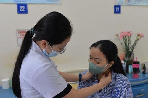 Hay hồi hộp, bướu cổ to, cô gái 26 tuổi được phát hiện mắc bệnh cực hiếm