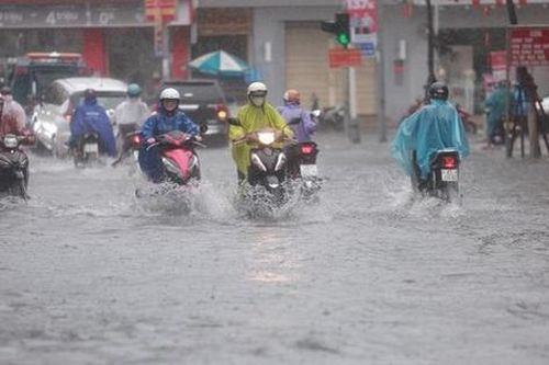 Mưa do hoàn lưu bão số 12 ở miền Trung không như dự kiến ban đầu