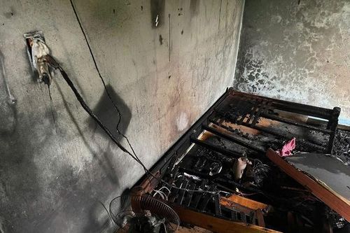 Điện thoại phát nổ khi đang sạc gây cháy nhà dân