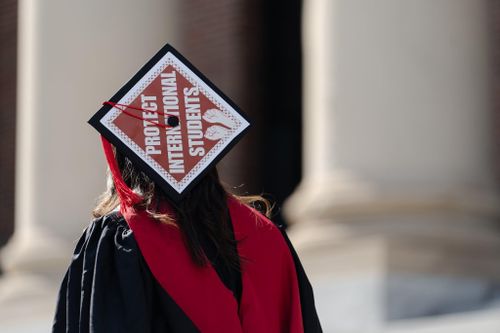 Cảnh trái ngược ở Đại học Harvard