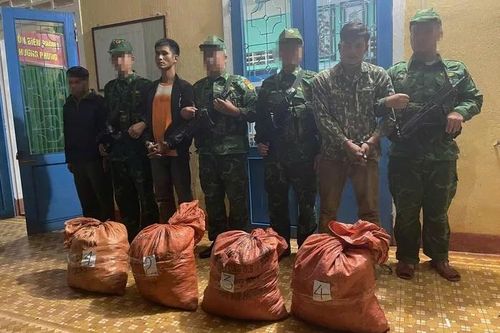 Quảng Trị: bắt 2 đối tượng vận chuyển 160kg thuốc nổ TNT