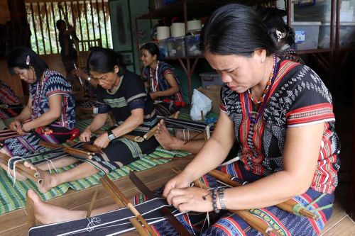 Phát triển du lịch cộng đồng trên nền tảng văn hóa truyền thống