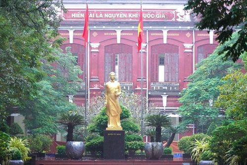 Hiệu trưởng Trường Quốc Học Huế căn dặn gì với Lê Quang Duy Khoa?