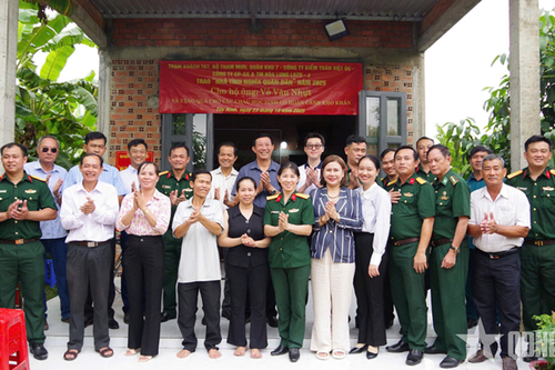 Tình quân dân thắm thiết qua mái ấm nghĩa tình