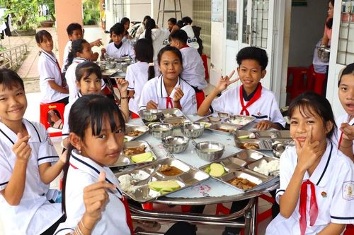 Chăm lo học sinh dân tộc bằng tình thương và trách nhiệm