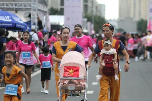 Trao mái tóc, gửi yêu thương đến chiến binh ung thư