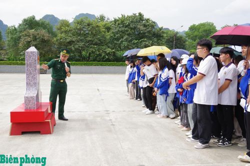 Tuyên truyền pháp luật về biên giới cho gần 1.500 lượt giáo viên, học sinh vùng biên