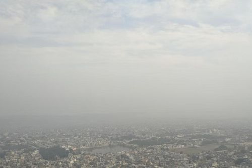 Ấn Độ thử nghiệm gieo mây để 'rửa sạch' bầu trời ô nhiễm ở New Delhi