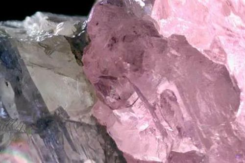 Phát hiện viên kim cương thô hai màu hiếm có nặng 37,4 carat