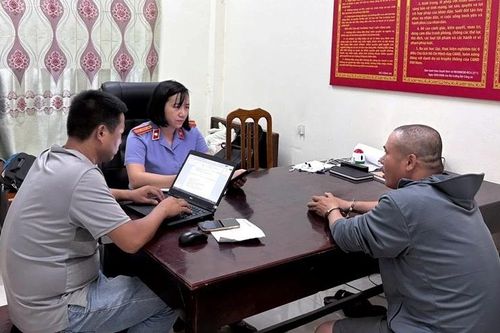 Bắt quả tang cai thầu trả lương cho công nhân bằng ma túy