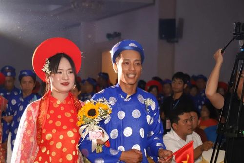 50 đôi thanh niên công nhân rạng rỡ trong lễ cưới tập thể tại TPHCM