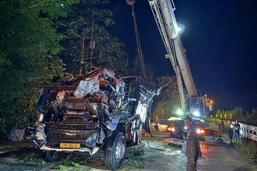 Nạn nhân bàng hoàng kể lại vụ xe tải rơi xuống mái taluy âm khiến 4 người thương vong