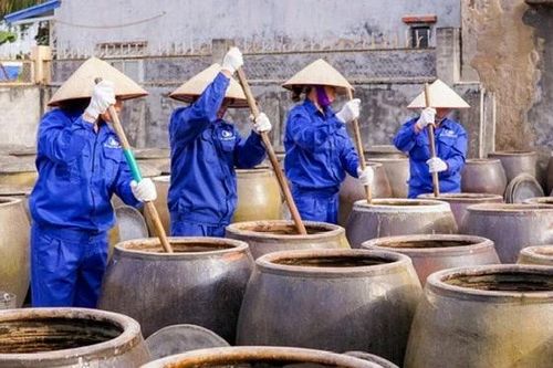 Nước mắm truyền thống Việt xuất khẩu nhưng lo mai một trên 'sân nhà'