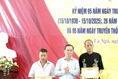 2 công dân dũng cảm lao xuống sông cứu người phụ nữ nhảy cầu