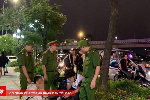 Nhóm thanh niên cầm hung khí truy đuổi nhau trên phố
