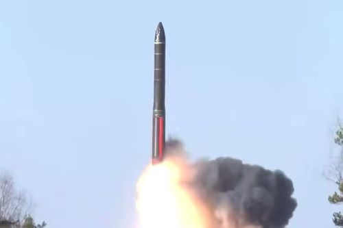 Xem tên lửa RS-24 Yars tầm bắn 11.000km, công nghệ GPS/GLONASS khai hỏa