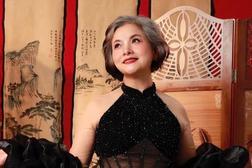 NSND mang hàm Đại tá từng lọt top 10 Người đẹp Hà Nội có cuộc sống giản dị