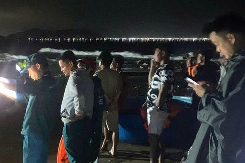 Hai thiếu niên 17 tuổi bị sóng lớn cuốn trôi, tử vong