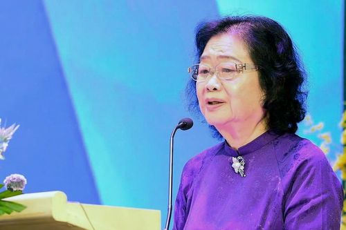 Phút xúc động của nguyên Phó Chủ tịch nước Trương Mỹ Hoa