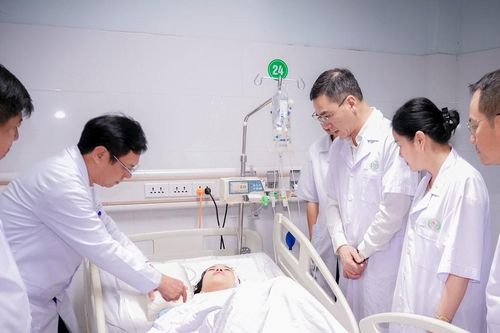 Bộ Y tế quyết định tặng Bằng khen cho 1 tập thể và 4 điều dưỡng dũng cảm bảo vệ bệnh nhân trong vụ tấn công ở Bệnh viện Sản Nhi Nghệ An