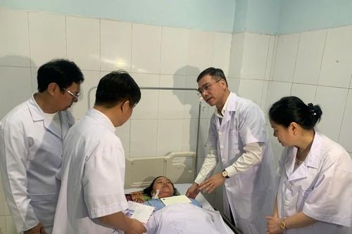 Bộ Y tế tặng bằng khen 4 điều dưỡng cứu người trong vụ dùng dao tấn công 7 người ở Nghệ An