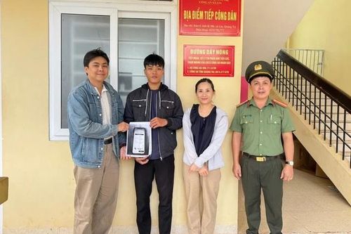 Nhận 879 lượt chuyển tiền trong một ngày, nam thanh niên vội trình báo công an