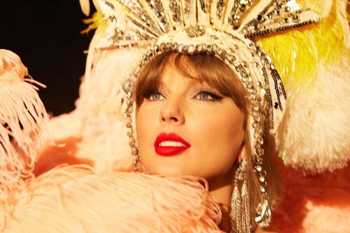 Con trai nữ minh tinh nổi tiếng lên tiếng khi Taylor Swift đặt tên bài hát theo mẹ mình