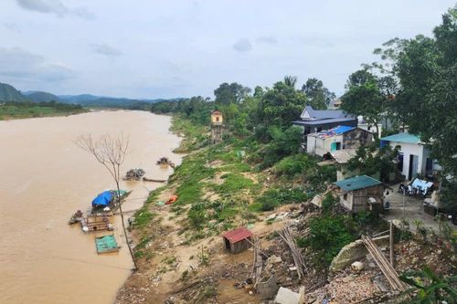 Thanh Hóa: Bờ sông Chu sạt lở nghiêm trọng, uy hiếp an toàn hàng trăm hộ dân