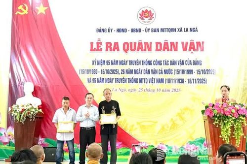 Xã La Ngà khen thưởng đột xuất công dân dũng cảm cứu người