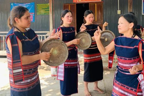Những nữ nghệ nhân ở Gia Lai tâm huyết với văn hóa truyền thống
