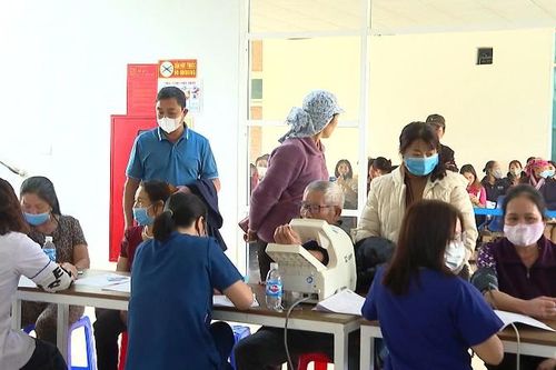 Quan tâm, chăm lo sức khỏe người cao tuổi