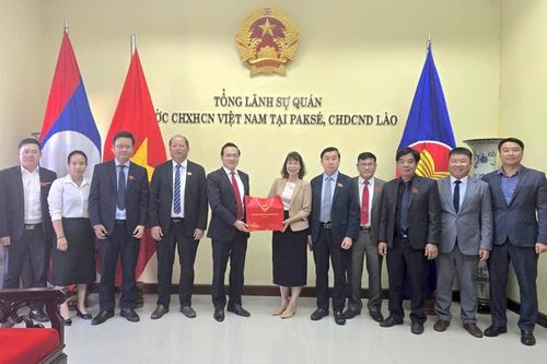 Đoàn đại biểu HĐND thành phố Huế thăm và làm việc với Tổng Lãnh sự quán Việt Nam tại Lào