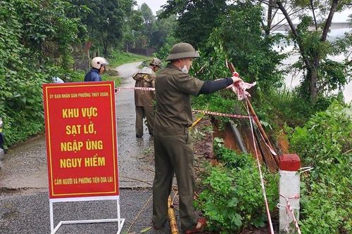 Cảnh báo sạt lở gần khu vực gầm cầu Tuần