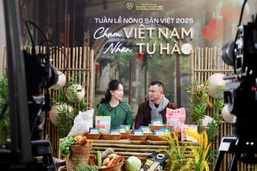 Livestream 'chốt đơn' hơn 6 tấn gạo tại Tuần lễ Nông sản Việt 2025