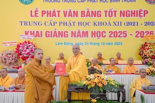 Lâm Đồng: Trường Trung cấp Phật học tỉnh trao Bằng tốt nghiệp khóa XII (2021-2025)