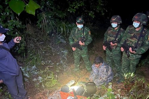 Quảng Trị: Ngăn chặn hai người nước ngoài vận chuyển thuốc nổ qua biên giới
