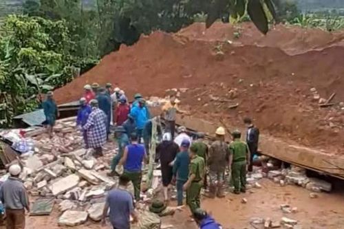 Đắk Lắk: Sập tường chắn đất, hai cha con tử vong thương tâm tại xã Yang Mao